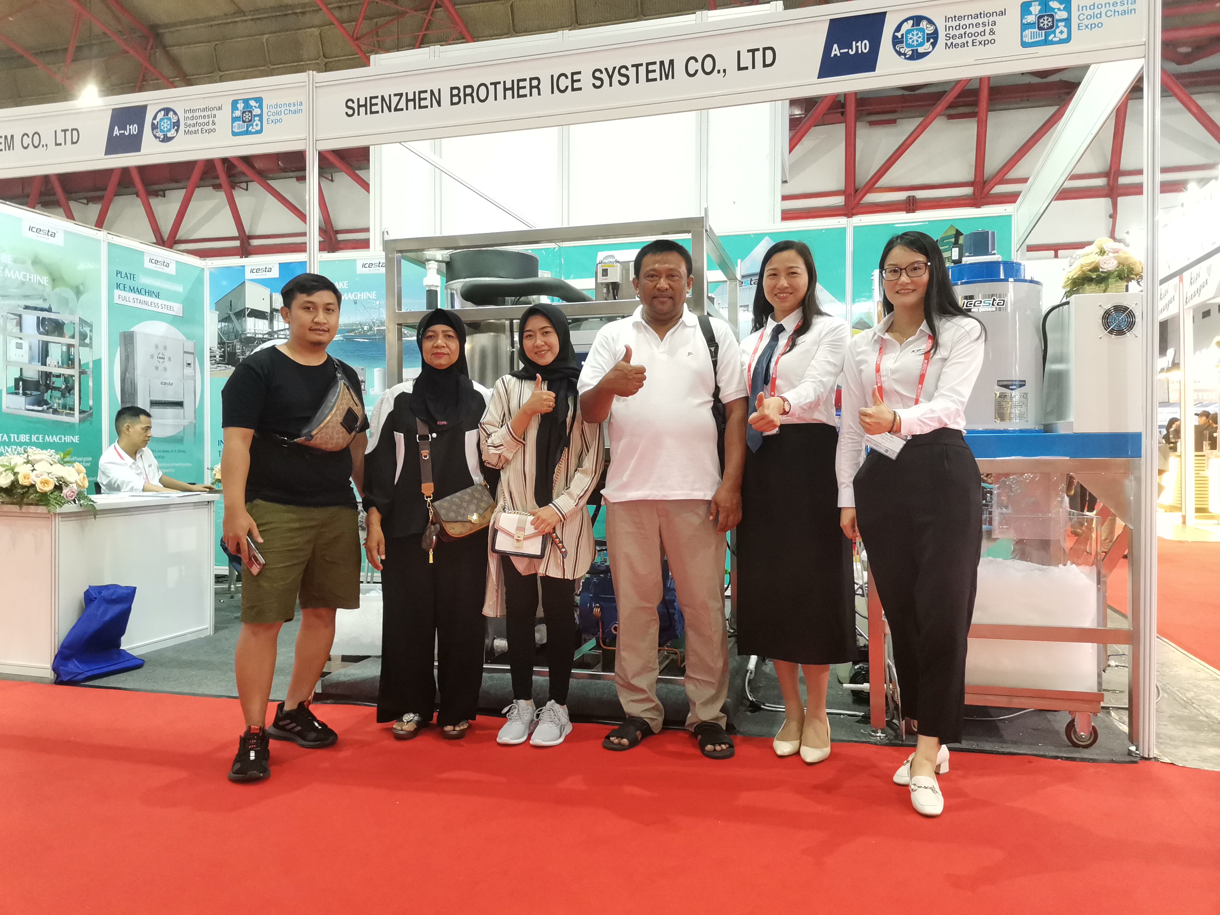 Mesin display es tabung ICESTA dibeli langsung dengan mata uang Indonesia